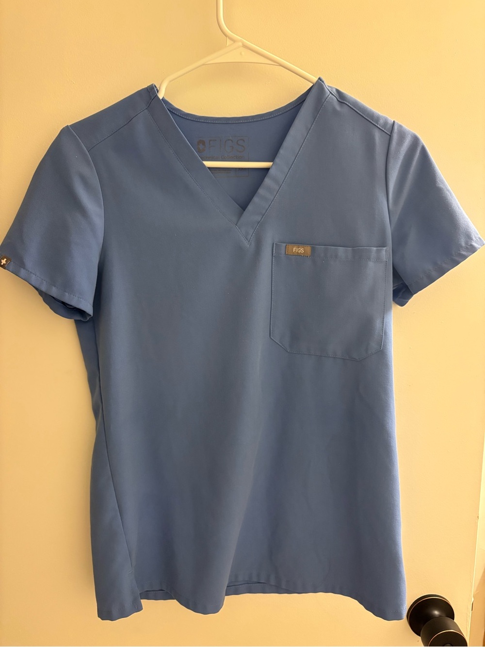 Figs Women’s V-Neck Short Sleeve Scrub Top in Light Blue